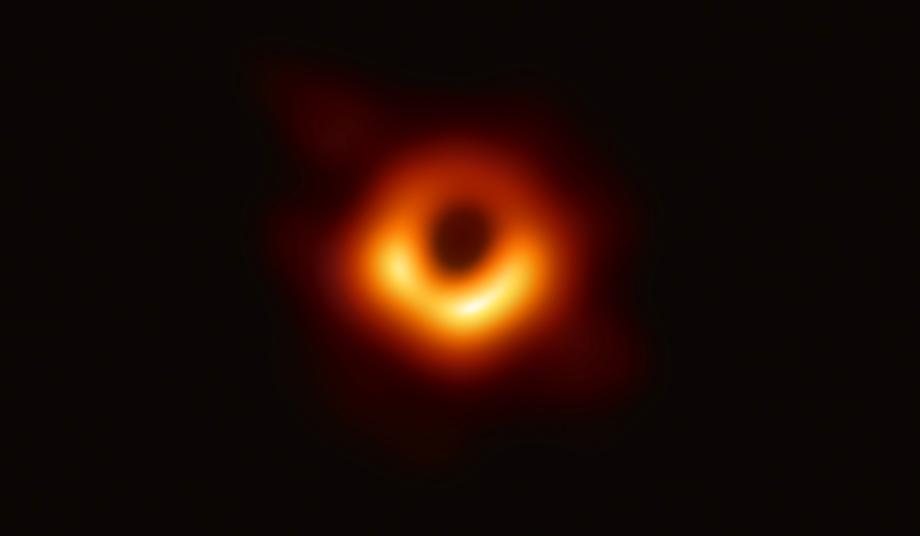 인류 역사상 최초로 블랙홀 관측 성공 이미지